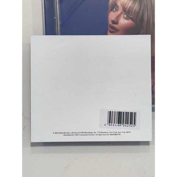 Sabrina Carpenter KISS On Front Short N’ Sweet Signed Photo And Signed Card - #2 - Picture 5 of 8